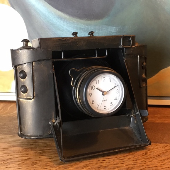 Vintage Style Camera Clock - Picture 1 of 8